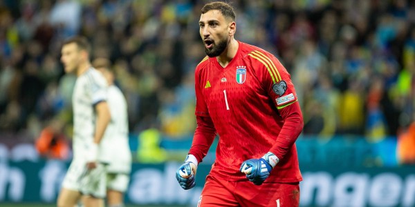 TA：曼城深知多纳鲁马脚下技术不如埃德森，但前者有顶级扑救能力