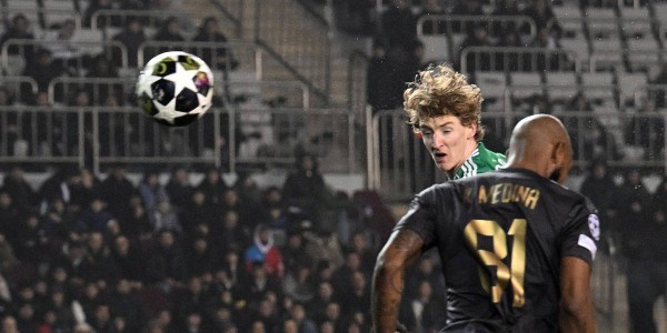 （体育）足球——欧冠：纽卡斯尔联队胜卡拉巴赫队