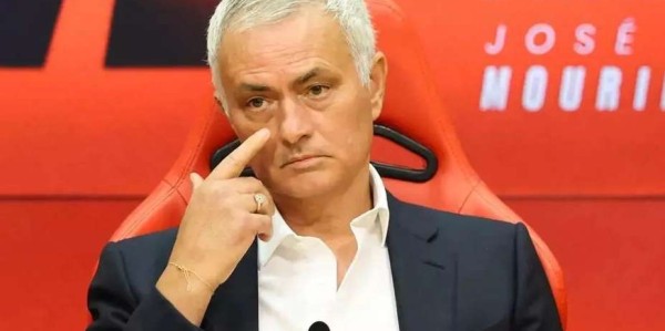 3次欧冠恩怨！穆里尼奥重返斯坦福桥，切尔西球迷集体破防了