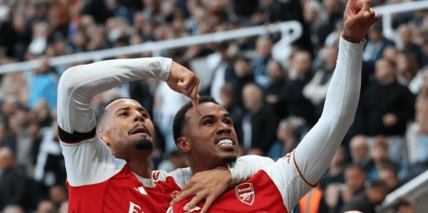 2-1逆转！2-1绝杀！疯狂一夜，巴萨超越皇马，阿森纳缔造奇迹